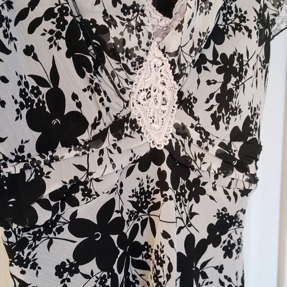 ⚜️ Cocomo Black Floral Blouse - Picture 4 of 8